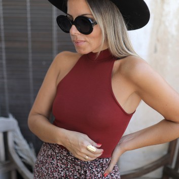 Top Cuello Rojo